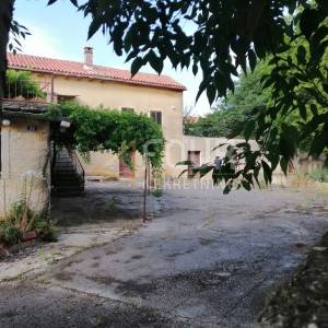 Istra, Svetvinčenat, samostojeća kuća, gosp. objet i dvije garaže