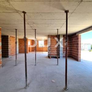 ISTRA, TAR - Penthouse u novogradnji s panoramskim pogledima na prirodu i more