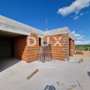 ISTRA, TAR - Penthouse u novogradnji s panoramskim pogledima na prirodu i more