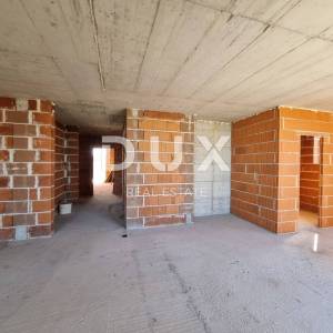 ISTRA, TAR - Penthouse u novogradnji s panoramskim pogledima na prirodu i more