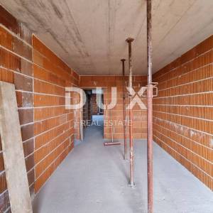 ISTRA, TAR - Penthouse u novogradnji s panoramskim pogledima na prirodu i more