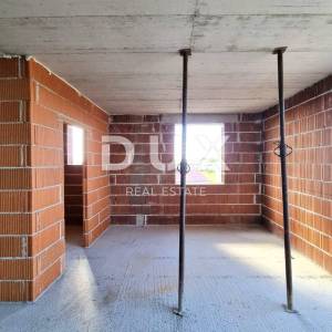 ISTRA, TAR - Penthouse u novogradnji s panoramskim pogledima na prirodu i more