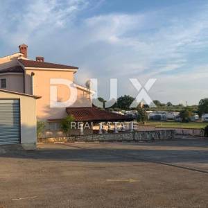 ISTRA, TAR - Šarmantna kuća sa apartmanima, restoranom i pogledom na more