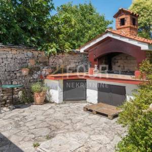 Istra, Tinjan, kamena istarska kuća s bazenom i velikim zemljištem
