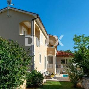 ISTRA, TINJAN - Komforna kuća s bazenom
