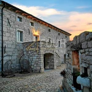 Istra, Tinjan, prekrasno imanje, dvije kamene kuće s bazenom