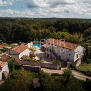 Istra, Tinjan, prekrasno imanje, dvije kamene kuće s bazenom