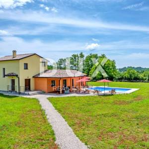 ISTRA, TINJAN - Šarmantna kuća na prostranom imanju