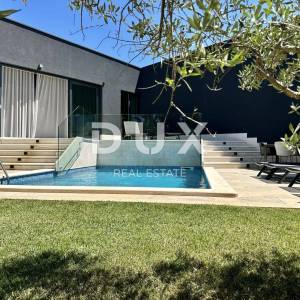 ISTRA, UMAG - 2 Luksuzne vile blizanke blizu mora