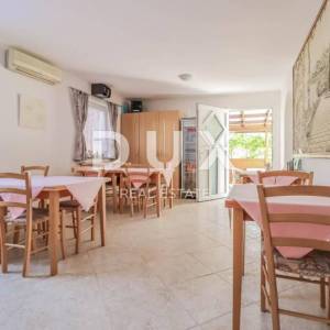 ISTRA, UMAG - Apartmanska kuća sa bazenom u blizini mora