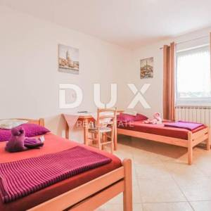 ISTRA, UMAG - Apartmanska kuća sa bazenom u blizini mora