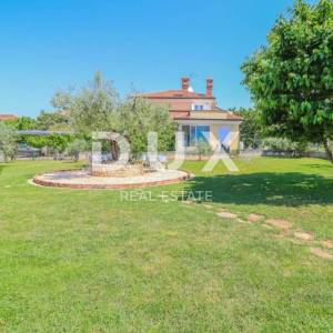 ISTRA, UMAG - Apartmanska kuća sa bazenom u blizini mora