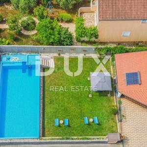 ISTRA, UMAG - Apartmanska kuća sa bazenom u blizini mora