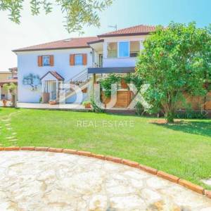 ISTRA, UMAG - Apartmanska kuća sa bazenom u blizini mora