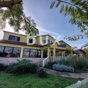 ISTRA, UMAG - Apartmanska kuća i poslovni objekt sa stanom