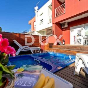 ISTRA, UMAG - Dvoetažni stan s vrtom i bazenom