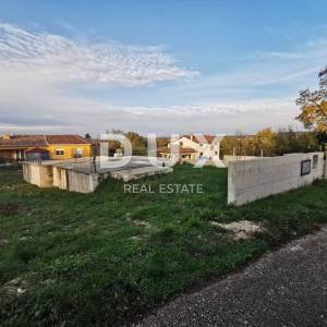 ISTRA, UMAG - Građevinsko zemljište sa započetom gradnjom