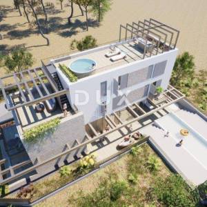 ISTRA, UMAG - Građevinsko zemljište blizu mora sa građevinskom dozvolom za kuću