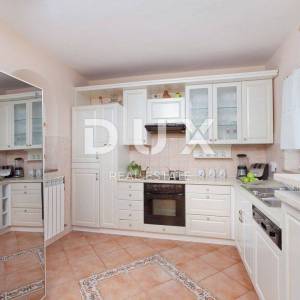 ISTRA, UMAG - Jedinstvena vila s bazenom, prvi red do mora