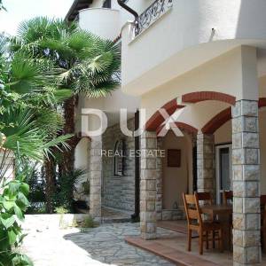 ISTRA, UMAG - Jedinstvena vila s bazenom, prvi red do mora