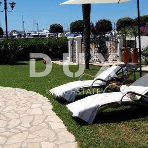 ISTRA, UMAG - Jedinstvena vila s bazenom, prvi red do mora