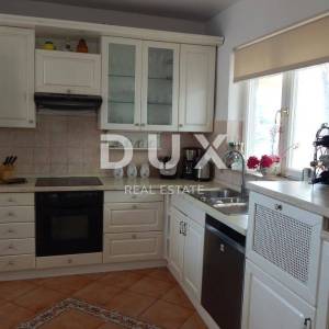 ISTRA, UMAG - Jedinstvena vila s bazenom, prvi red do mora