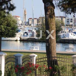 ISTRA, UMAG - Jedinstvena vila s bazenom, prvi red do mora