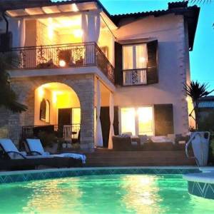 ISTRA, UMAG - Jedinstvena vila s bazenom, prvi red do mora