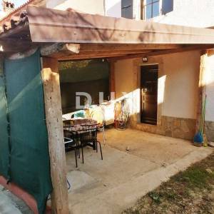 ISTRA, UMAG - Kamena kuća zadnja u nizu u blizini mora