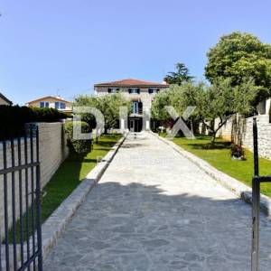 ISTRA, UMAG - Kamena ljepotica prvi red do mora