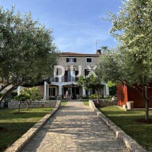 ISTRA, UMAG - Kamena ljepotica prvi red do mora