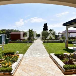 ISTRA, UMAG - Kamena ljepotica prvi red do mora