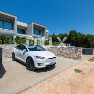 ISTRA, UMAG - Moderna vila s pogledom na more