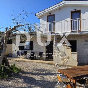 ISTRA, UMAG - Obnovljena kamena kuća s čak 4 jedinice, samo 200 m od mora!
