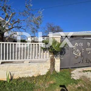 ISTRA, UMAG - Obnovljena kamena kuća s čak 4 jedinice, samo 200 m od mora!