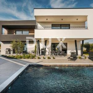 ISTRA, UMAG (OKOLICA) - Moderna vila s tri stana