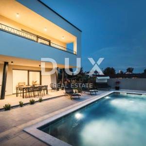 ISTRA, UMAG (OKOLICA) - Moderna vila s tri stana