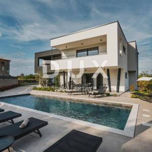 ISTRA, UMAG (OKOLICA) - Moderna vila s tri stana