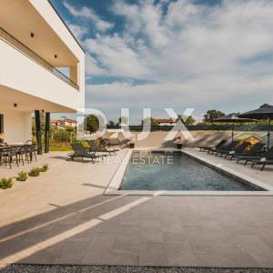 ISTRA, UMAG (OKOLICA) - Moderna vila s tri stana