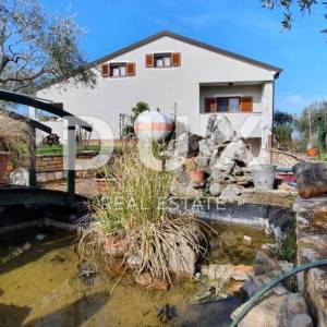 ISTRA, UMAG - Prekrasna kuća u mirnom dijelu Umaga