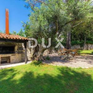 ISTRA, UMAG - Prekrasno imanje sa kućom i bungalovima 250 m od mora 