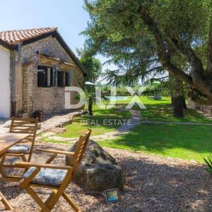 ISTRA, UMAG - Prekrasno imanje sa kućom i bungalovima 250 m od mora 