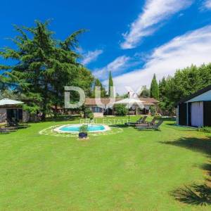 ISTRA, UMAG - Prekrasno imanje sa kućom i bungalovima 250 m od mora 