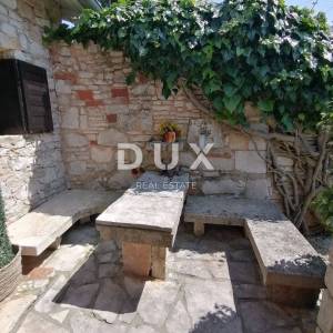 ISTRA, UMAG - Prekrasno imanje sa kućom i bungalovima 250 m od mora 