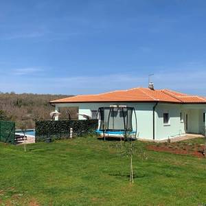 ISTRA, UMAG - Prizemnica s bazenom na mirnoj lokaciji 