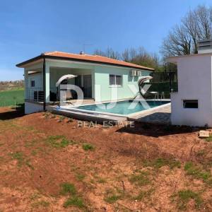 ISTRA, UMAG - Prizemnica s bazenom na mirnoj lokaciji 