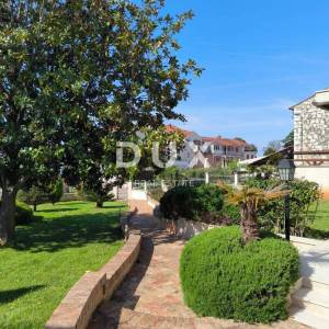 ISTRA, UMAG - Raskošna vila prvi red do mora!