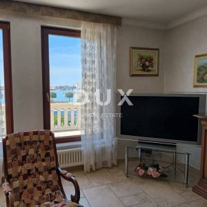 ISTRA, UMAG - Raskošna vila prvi red do mora!