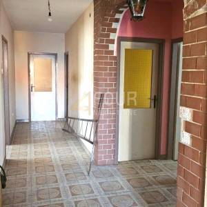 Istra, Umag, samostojeća kuća 350m2, garaža i okućnica