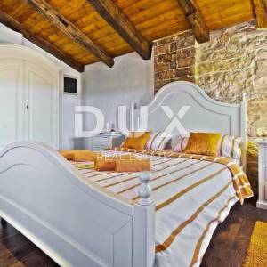ISTRA, UMAG, SAVUDRIJA - Kamena samostojeća vila na osami
